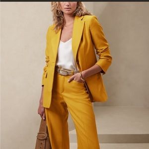 Banana Republic New with tags Lido Sculpted Italian Wool Blazer.  Vibrant Color.